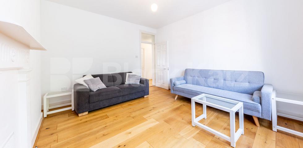 			TWO BED BY BOND STREET! , 2 Bedroom, 1 bath, 1 reception Flat			 Gilbert Street, Bond Street